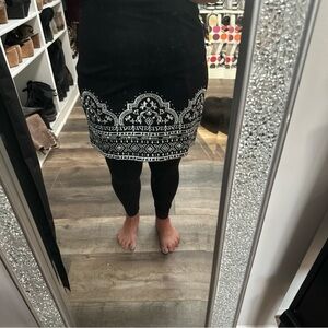 White House black market Black Skirt with White Embroidery + beads 12 NEW